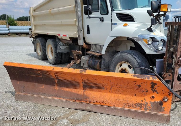 image for item IQ9928 2014 International WorkStar 7400  dump truck