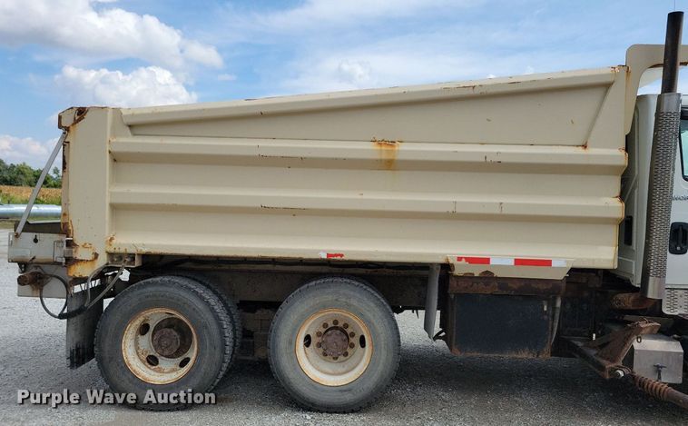 image for item IQ9928 2014 International WorkStar 7400  dump truck