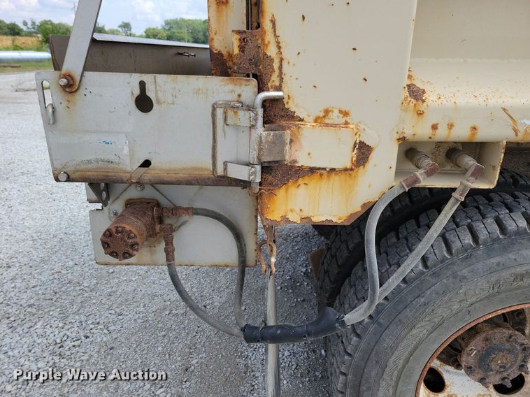 image for item IQ9928 2014 International WorkStar 7400  dump truck