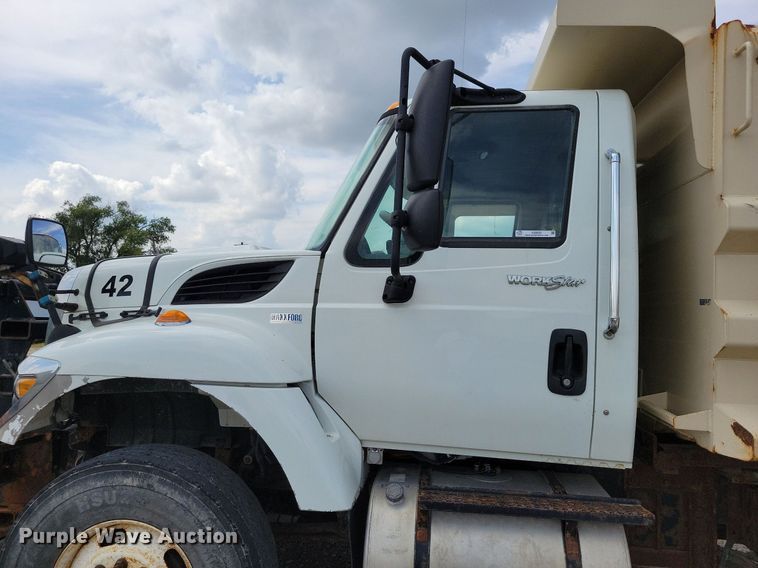 image for item IQ9928 2014 International WorkStar 7400  dump truck
