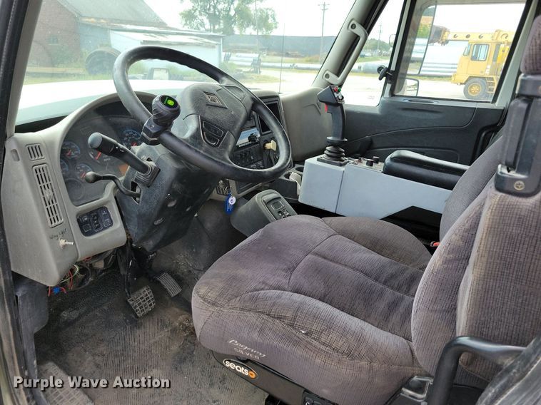 image for item IQ9928 2014 International WorkStar 7400  dump truck