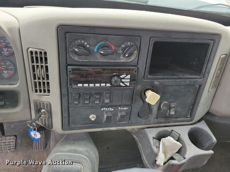 image for item IQ9928 2014 International WorkStar 7400  dump truck