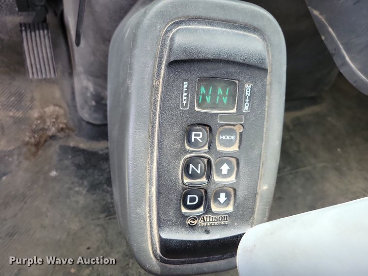 image for item IQ9928 2014 International WorkStar 7400  dump truck