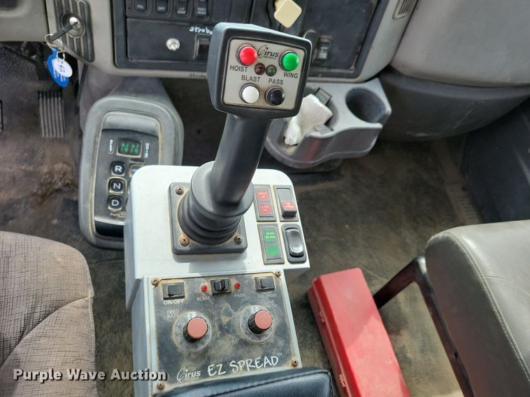 image for item IQ9928 2014 International WorkStar 7400  dump truck