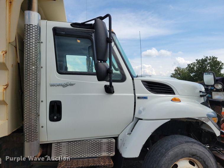 image for item IQ9928 2014 International WorkStar 7400  dump truck