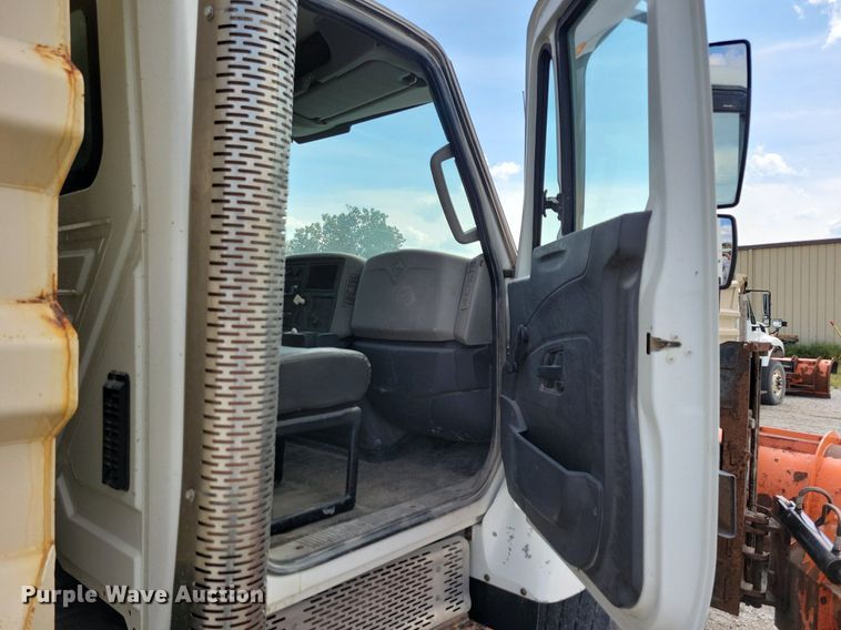 image for item IQ9928 2014 International WorkStar 7400  dump truck