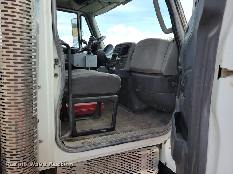 image for item IQ9928 2014 International WorkStar 7400  dump truck