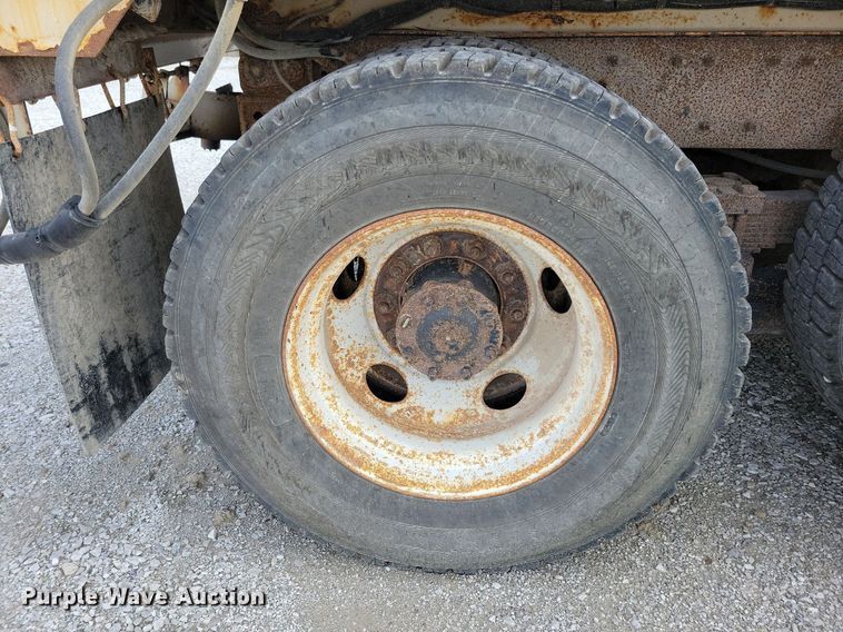 image for item IQ9928 2014 International WorkStar 7400  dump truck