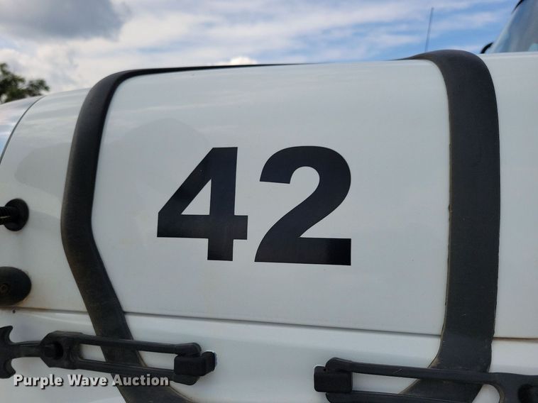 image for item IQ9928 2014 International WorkStar 7400  dump truck