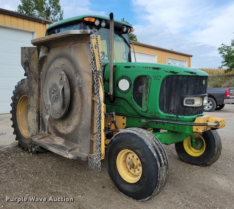 image for item IQ9929 2003 John Deere 7220  tractor