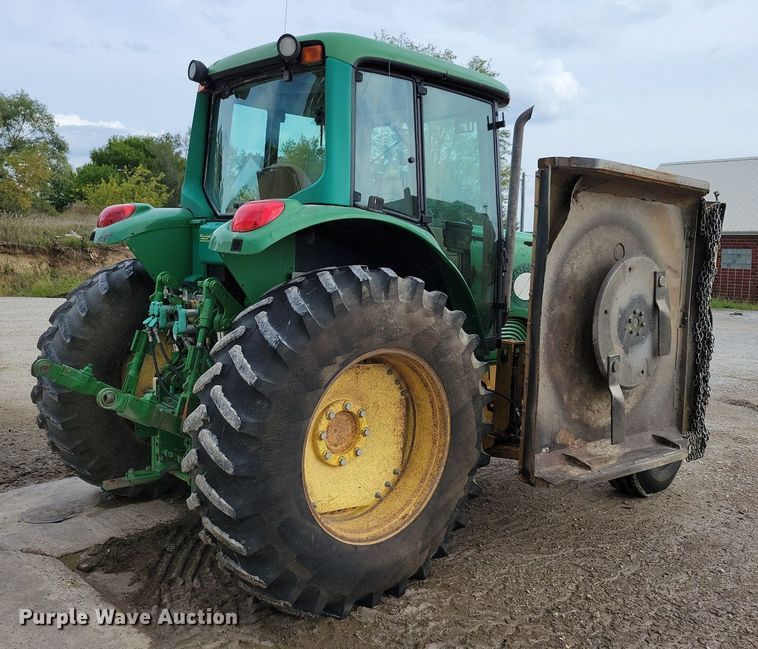 image for item IQ9929 2003 John Deere 7220  tractor