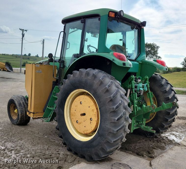 image for item IQ9929 2003 John Deere 7220  tractor