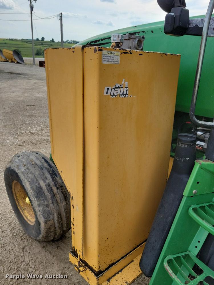 image for item IQ9929 2003 John Deere 7220  tractor