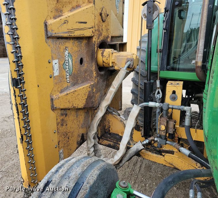 image for item IQ9929 2003 John Deere 7220  tractor