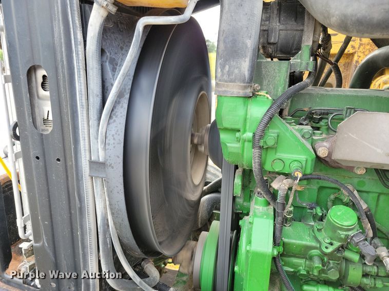 image for item IQ9929 2003 John Deere 7220  tractor