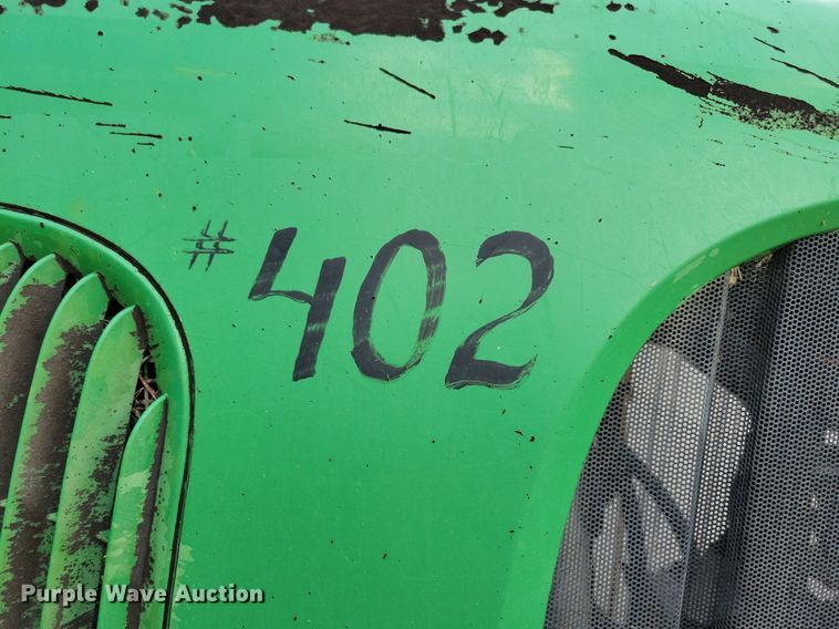 image for item IQ9929 2003 John Deere 7220  tractor