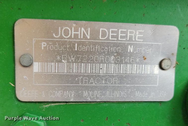 image for item IQ9929 2003 John Deere 7220  tractor