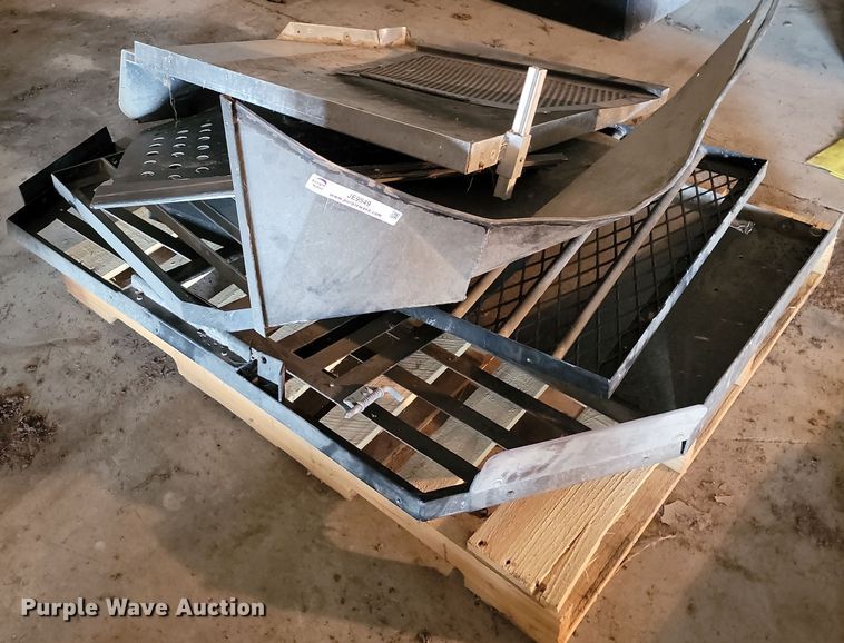 image for item JE9549 Chevrolet Tahoe Ray Allen K9 cage