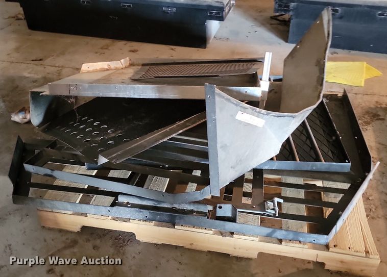 image for item JE9549 Chevrolet Tahoe Ray Allen K9 cage