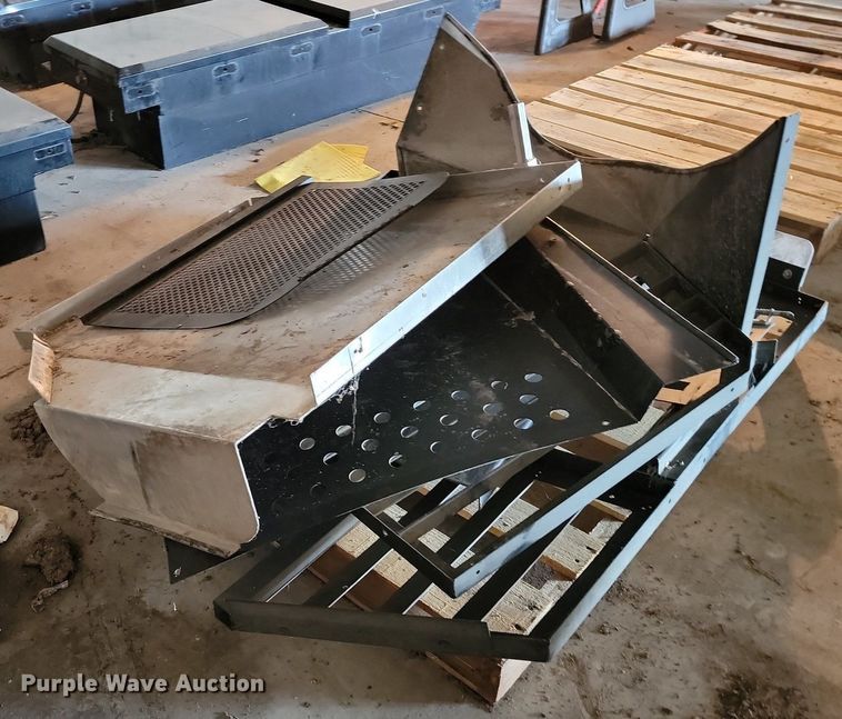 image for item JE9549 Chevrolet Tahoe Ray Allen K9 cage