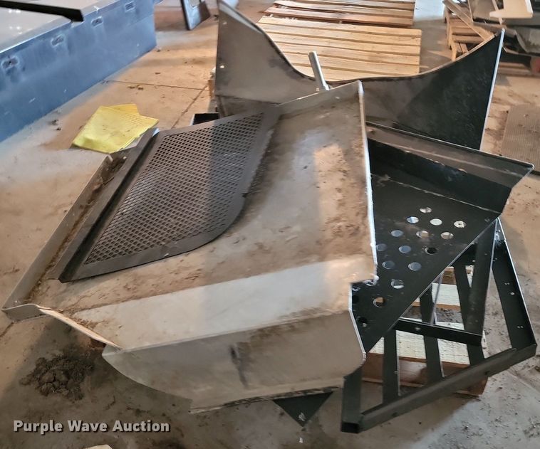 image for item JE9549 Chevrolet Tahoe Ray Allen K9 cage