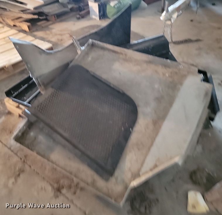 image for item JE9549 Chevrolet Tahoe Ray Allen K9 cage