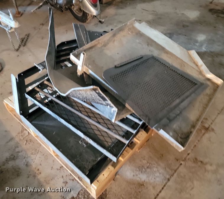 image for item JE9549 Chevrolet Tahoe Ray Allen K9 cage