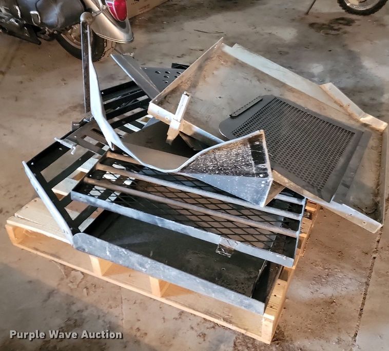 image for item JE9549 Chevrolet Tahoe Ray Allen K9 cage