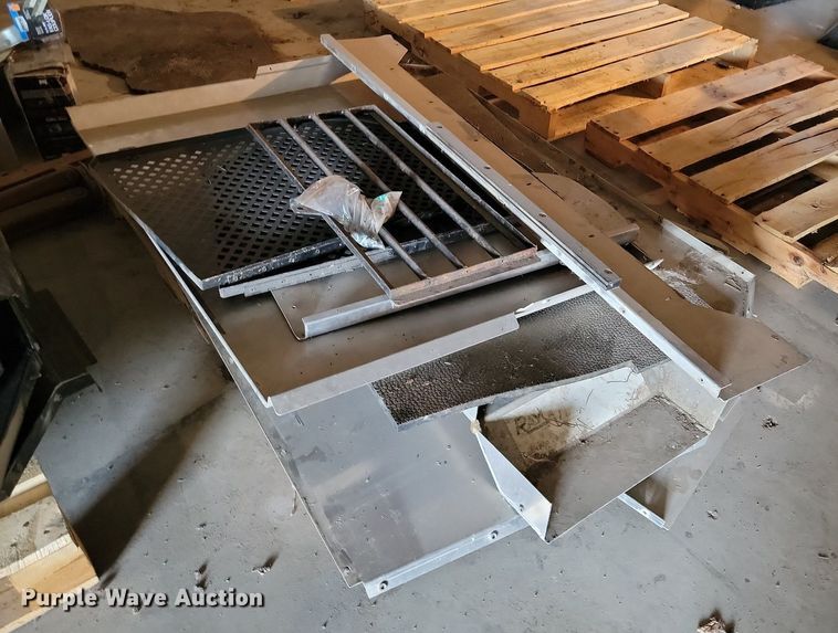 image for item JE9549 Chevrolet Tahoe Ray Allen K9 cage