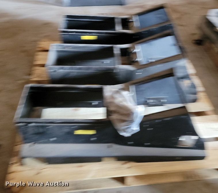 image for item JE9553 (3) Havis consoles