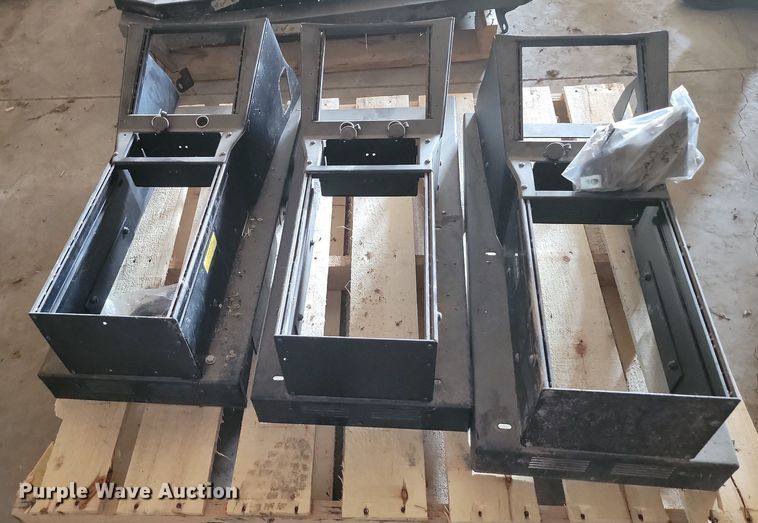 image for item JE9553 (3) Havis consoles