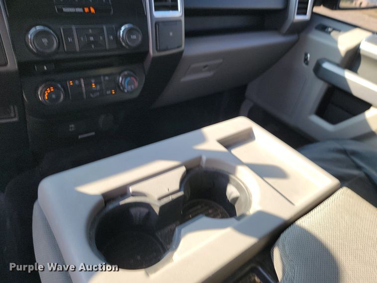 image for item JE9560 2016 Ford F150 XLT  SuperCrew pickup truck