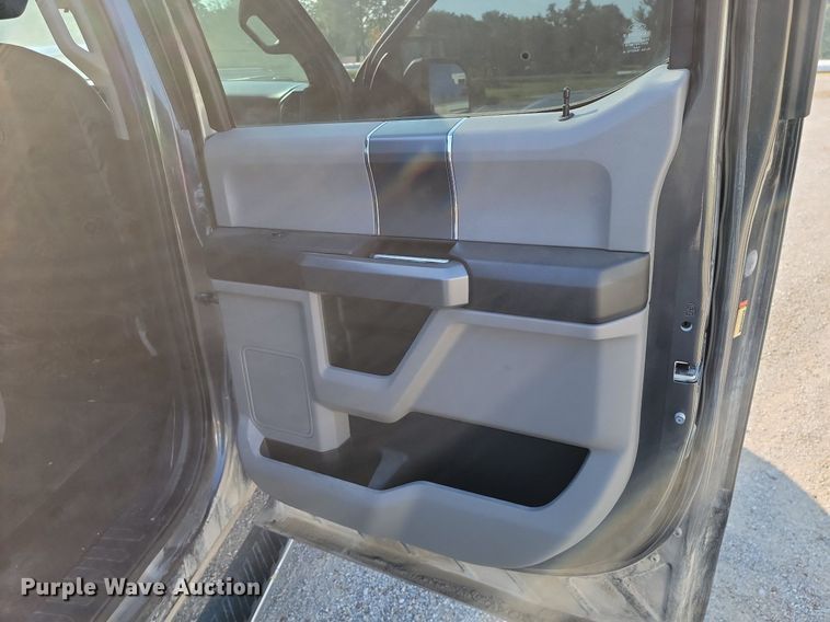 image for item JE9560 2016 Ford F150 XLT  SuperCrew pickup truck