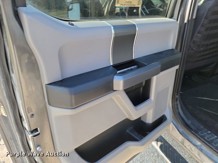 image for item JE9560 2016 Ford F150 XLT  SuperCrew pickup truck