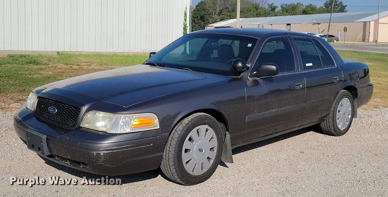 image for item JE9561 2010 Ford Crown Victoria Police Interceptor