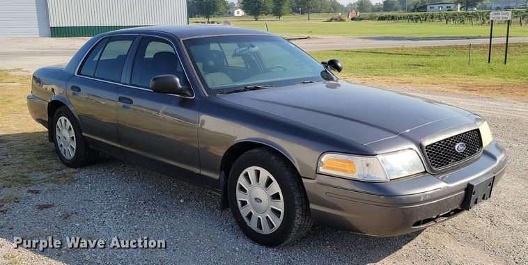 image for item JE9561 2010 Ford Crown Victoria Police Interceptor