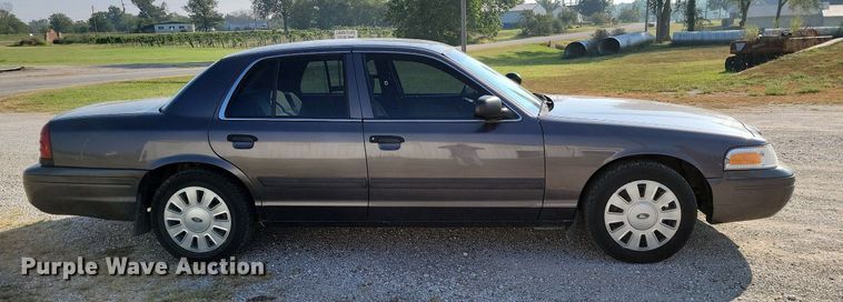 image for item JE9561 2010 Ford Crown Victoria Police Interceptor
