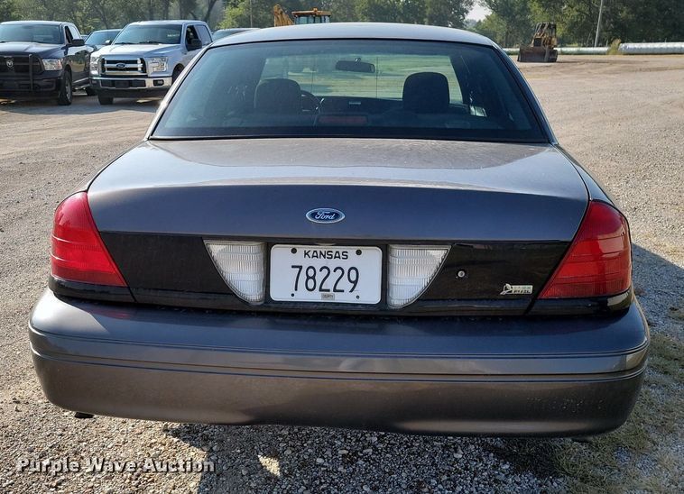 image for item JE9561 2010 Ford Crown Victoria Police Interceptor