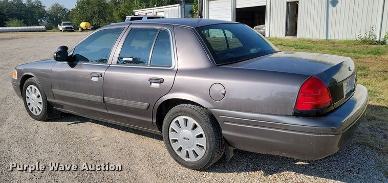 image for item JE9561 2010 Ford Crown Victoria Police Interceptor