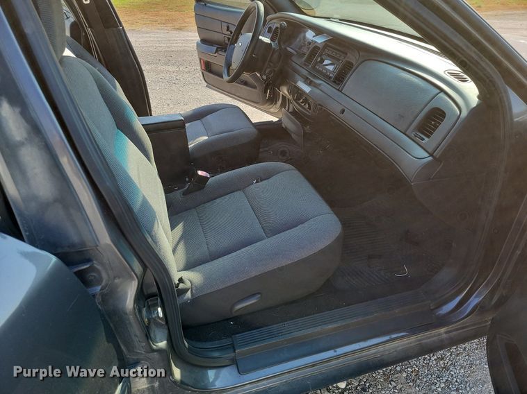 image for item JE9561 2010 Ford Crown Victoria Police Interceptor