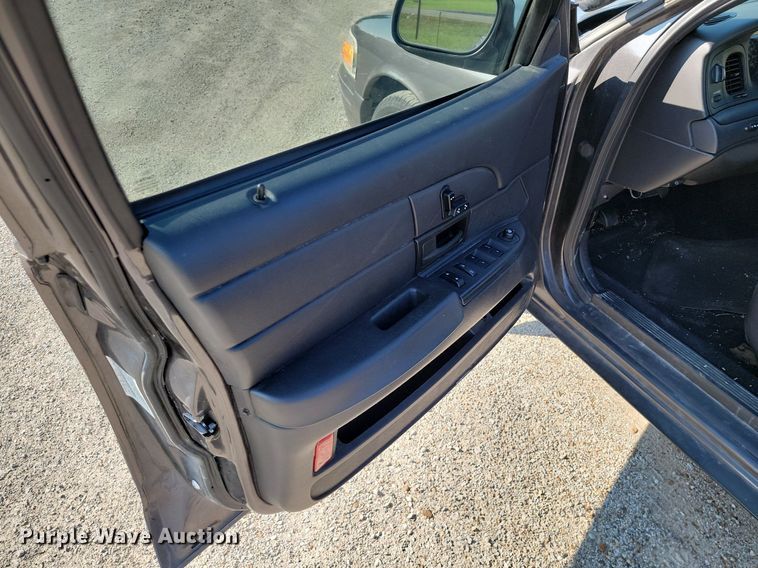 image for item JE9561 2010 Ford Crown Victoria Police Interceptor