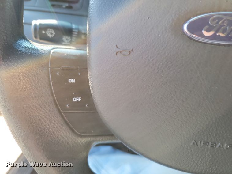 image for item JE9561 2010 Ford Crown Victoria Police Interceptor