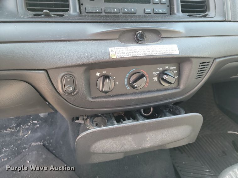 image for item JE9561 2010 Ford Crown Victoria Police Interceptor