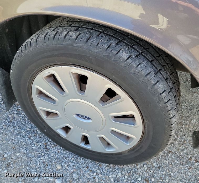 image for item JE9561 2010 Ford Crown Victoria Police Interceptor