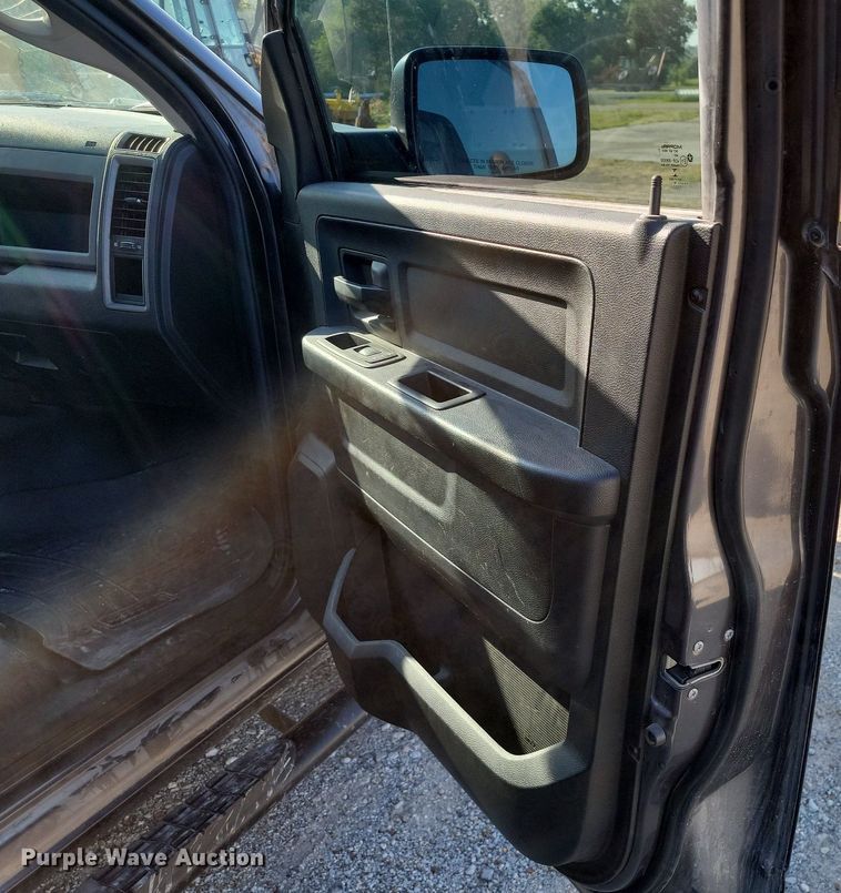 image for item JE9562 2016 Dodge Ram 1500 SSV  Crew Cab pickup truck