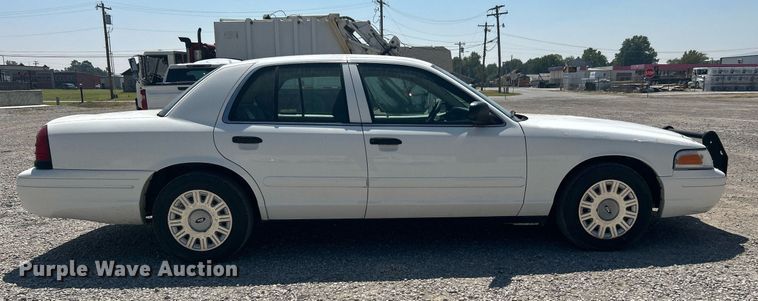image for item KH9474 2004 Ford Crown Victoria Police Interceptor