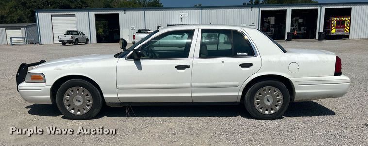 image for item KH9474 2004 Ford Crown Victoria Police Interceptor