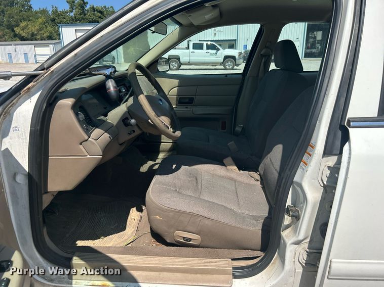 image for item KH9474 2004 Ford Crown Victoria Police Interceptor