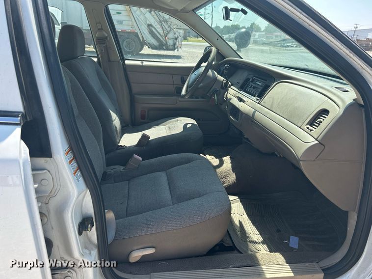 image for item KH9474 2004 Ford Crown Victoria Police Interceptor