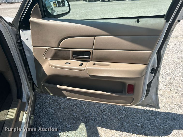 image for item KH9474 2004 Ford Crown Victoria Police Interceptor